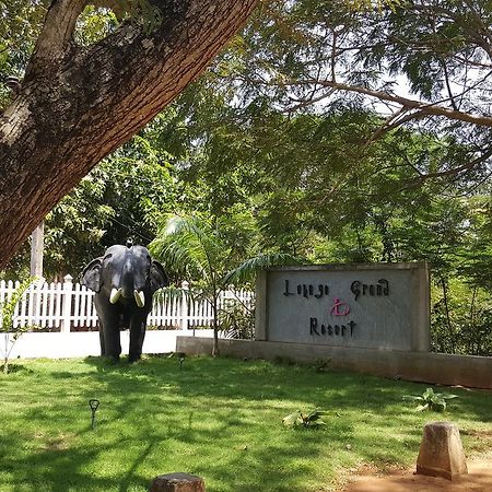Lokuge Grand Resort Kataragama Esterno foto