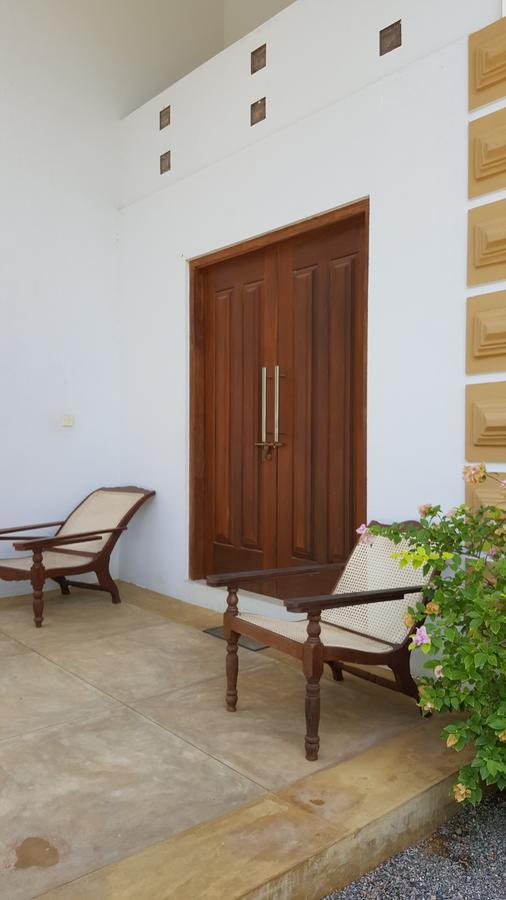 Lokuge Grand Resort Kataragama Esterno foto