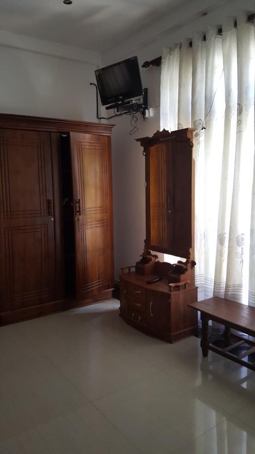 Lokuge Grand Resort Kataragama Esterno foto