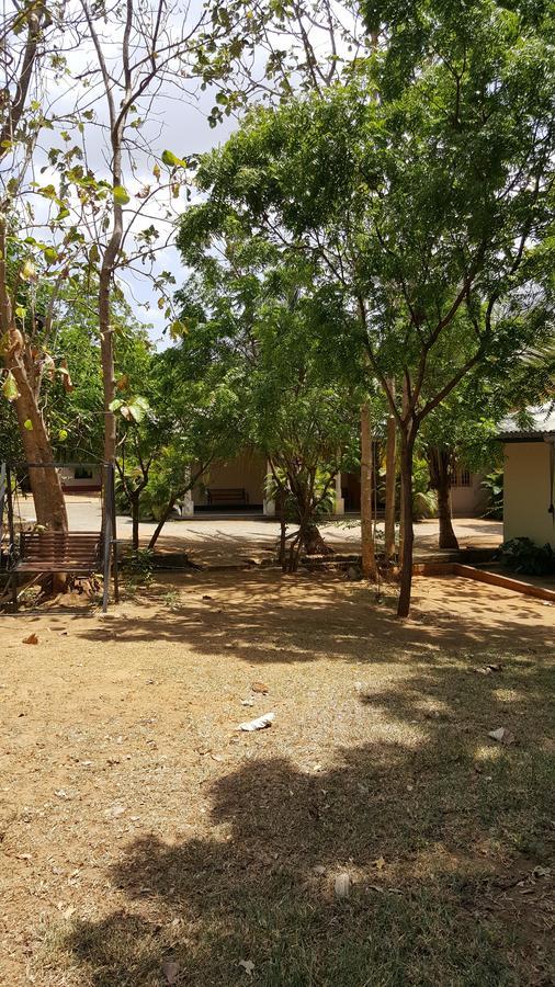 Lokuge Grand Resort Kataragama Esterno foto