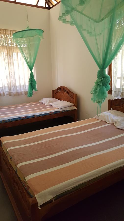 Lokuge Grand Resort Kataragama Esterno foto