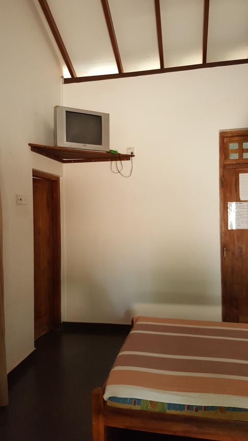 Lokuge Grand Resort Kataragama Esterno foto