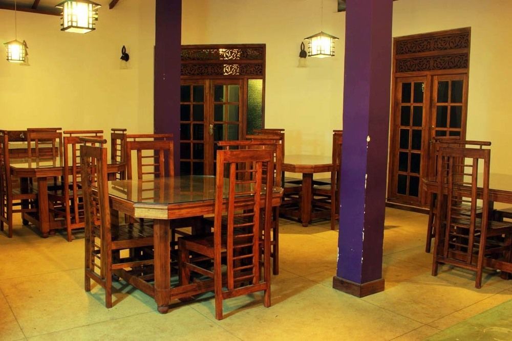 Lokuge Grand Resort Kataragama Esterno foto