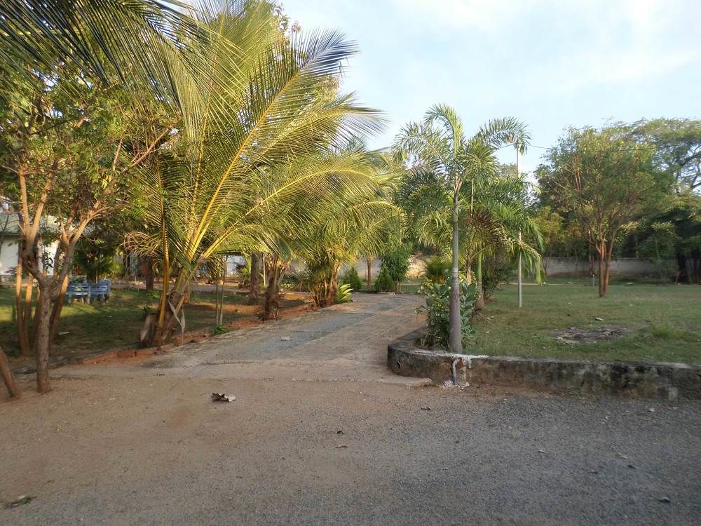 Lokuge Grand Resort Kataragama Esterno foto