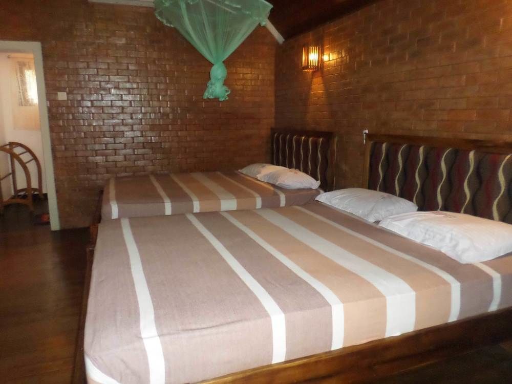 Lokuge Grand Resort Kataragama Esterno foto