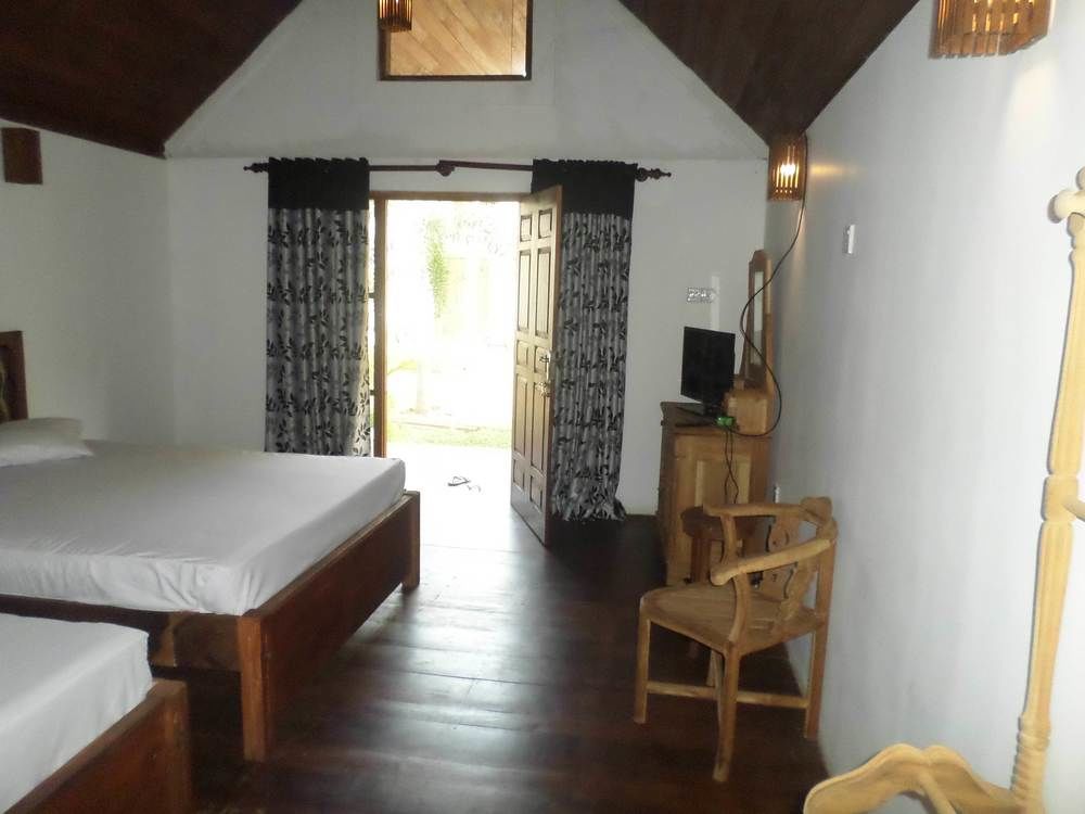 Lokuge Grand Resort Kataragama Esterno foto