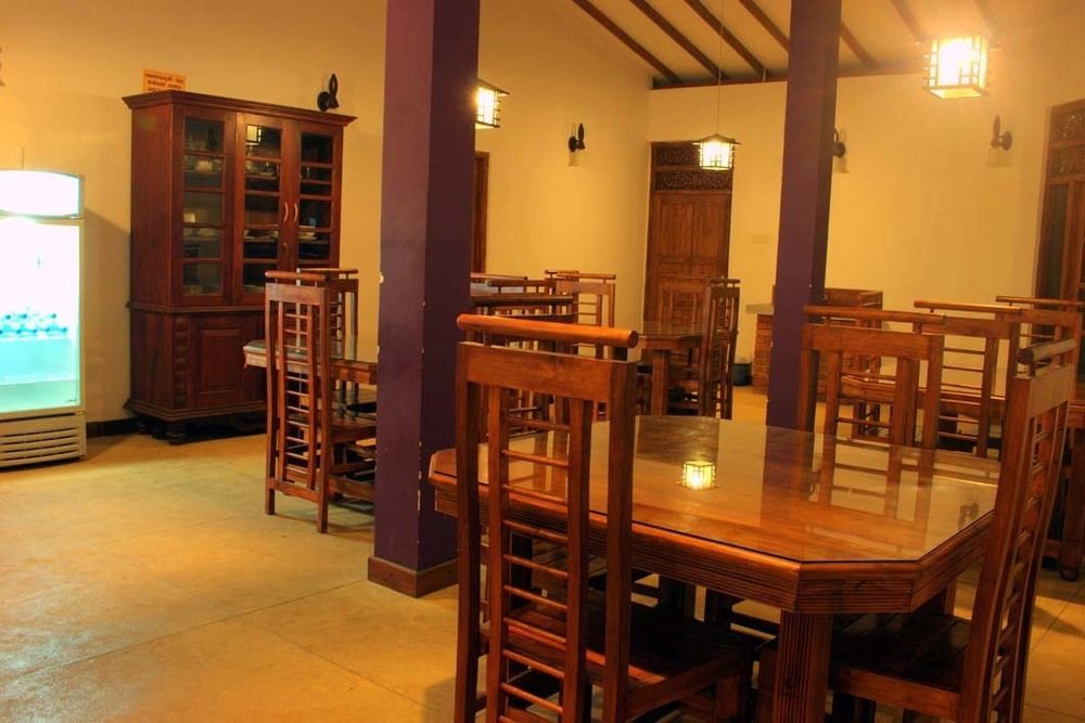 Lokuge Grand Resort Kataragama Esterno foto